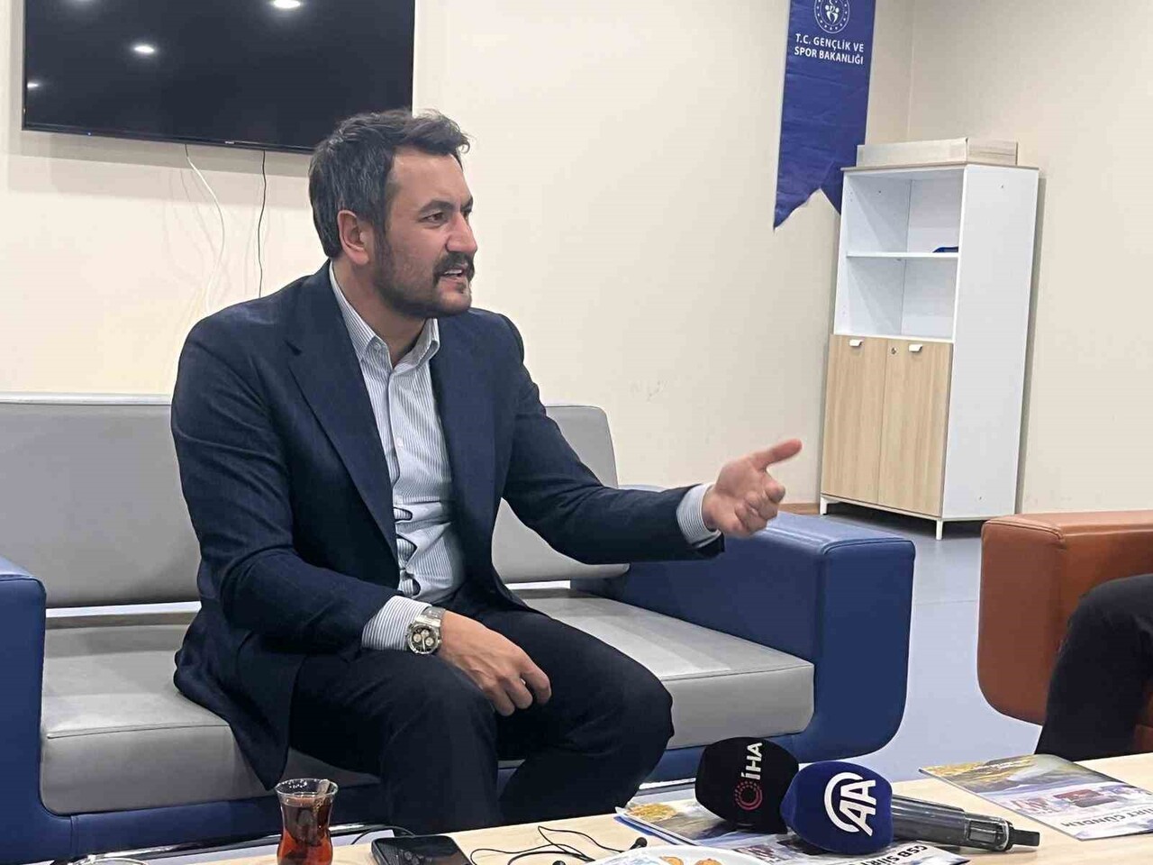 SİİRT GENÇLİK VE SPOR İL MÜDÜRÜ İSMAİL ÇALGAN, ŞU AN İL ENVANTERİNDE İRİLİ UFAKLI 45 TANE SPOR...