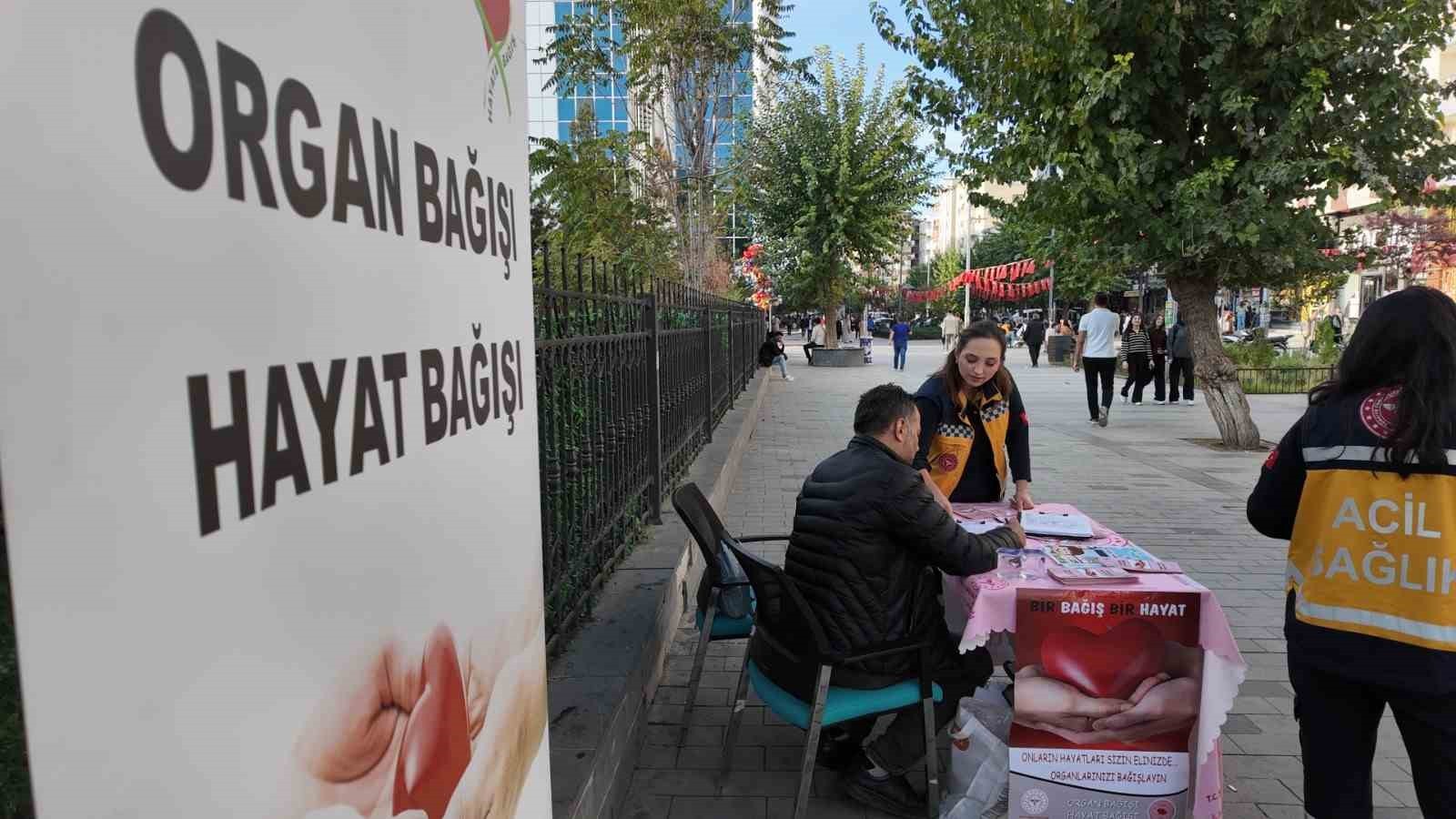 SİİRT’TE DAHA ÖNCE ABLASINDAN KARACİĞER NAKLİ ALAN BİR VATANDAŞ, ORGAN BAĞIŞ HAFTASINDA UĞRADIĞI...