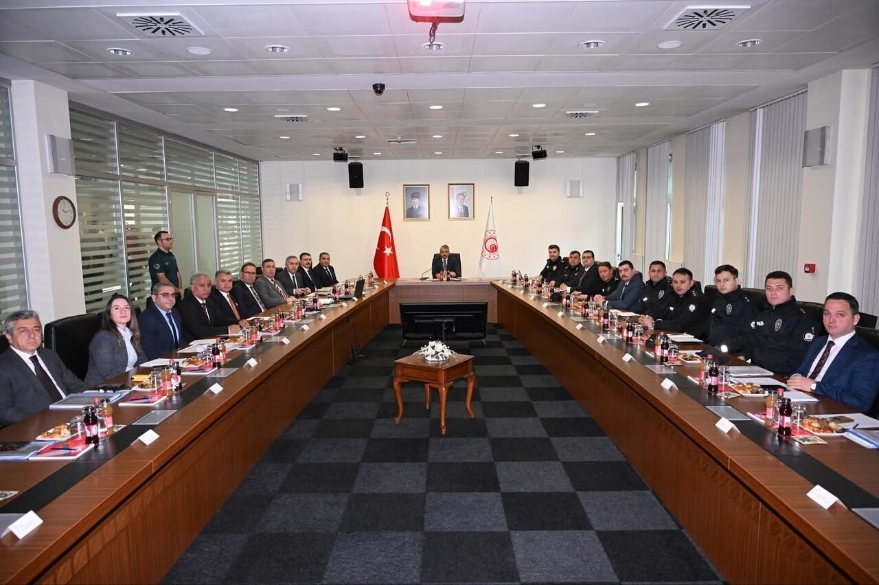 SINIR KAPILARI KOORDİNASYON TOPLANTISI, KAPIKULE HUDUT KAPISI TOPLANTI SALONU'NDA İLGİLİ KURUM...