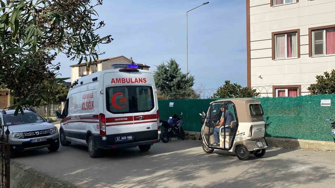 SİNOP'TA EVİNİN ÖNÜNDEKİ AĞACI BUDADIĞI SIRADA MERDİVENDEN DÜŞEN YAŞLI ADAM HASTANEYE...