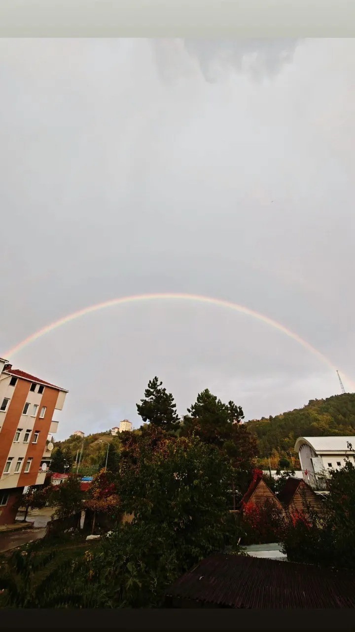 SİNOP’TA YAĞMUR SONRASI BELİREN ÇİFT UÇLU GÖKKUŞAĞI HAYRAN BIRAKTI.