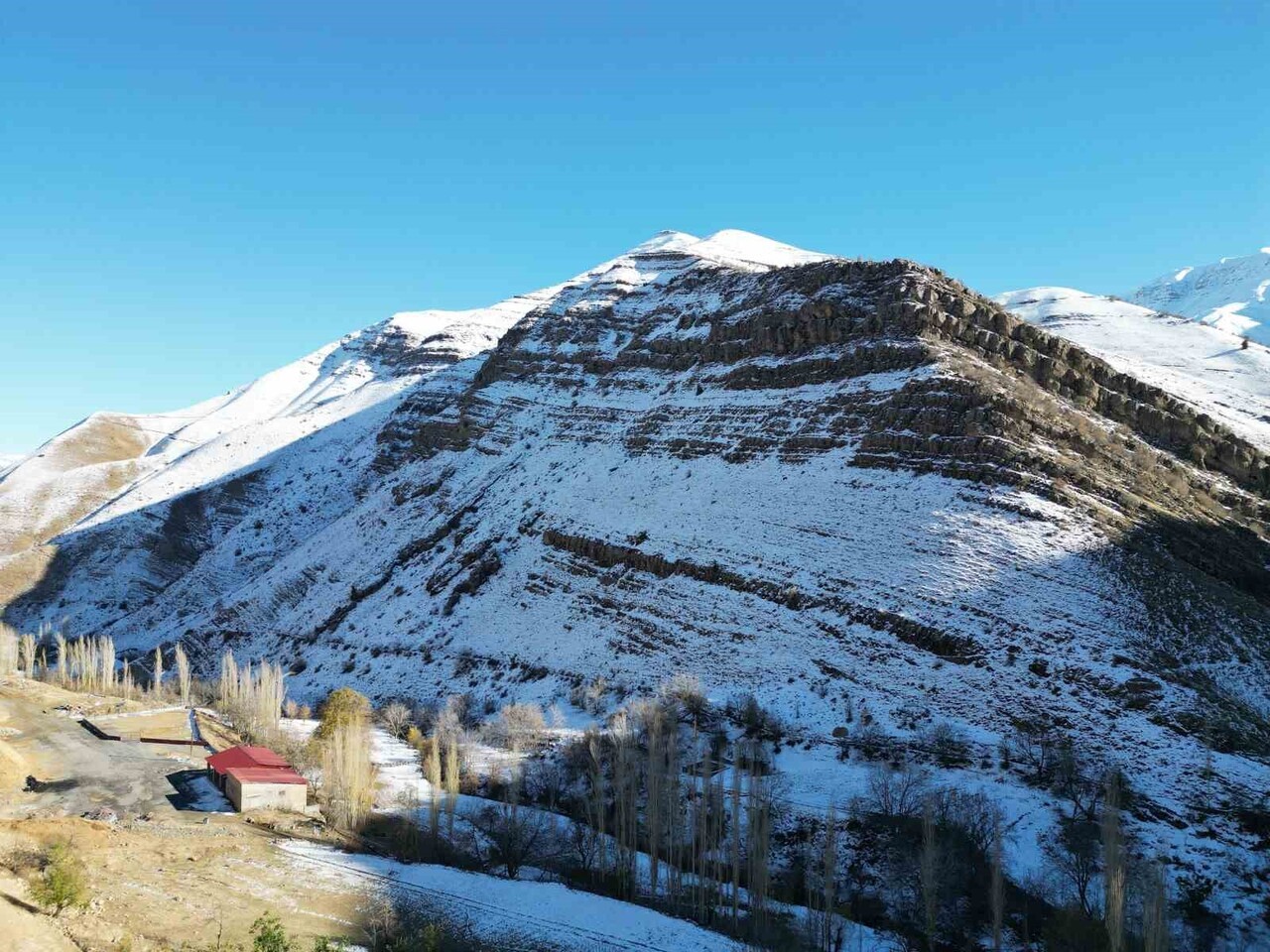 ŞIRNAK'IN BEYTÜŞŞEBAP VE ULUDERE İLÇELERİNDE KAR YAĞIŞI SONRASI 3 BİN RAKIMLI DAĞLAR KARTPOSTALLIK...
