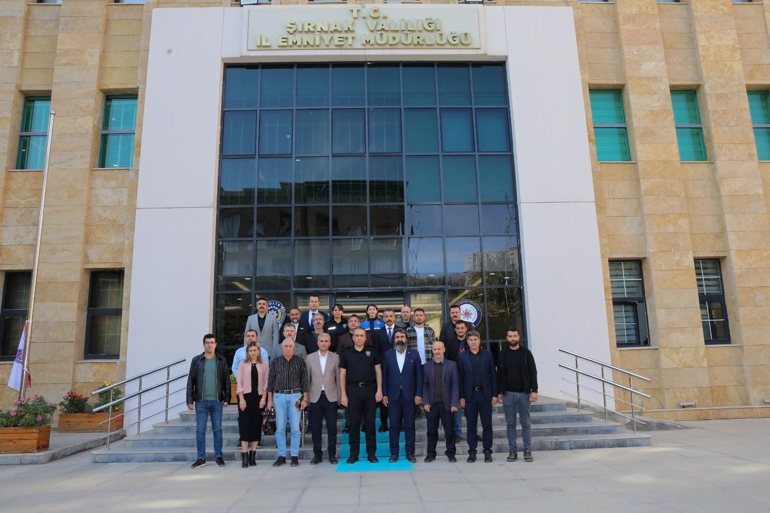 ŞIRNAK İL EMNİYET MÜDÜRÜ VOLKAN SAZAK, KENTTE GÖREV YAPAN ULUSAL VE YEREL MEDYA MENSUPLARIYLA BİR...