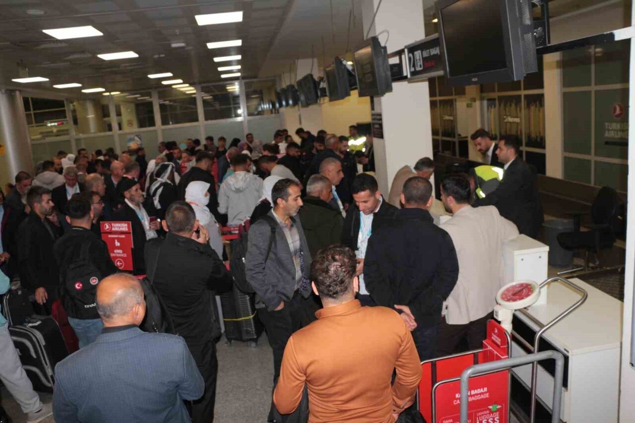 ŞIRNAK ŞERAFETTİN ELÇİ HAVALİMANI'NDAN SUUDİ ARABİSTAN'A DÜZENLENEN DOĞRUDAN UMRE UÇUŞLARINDA...