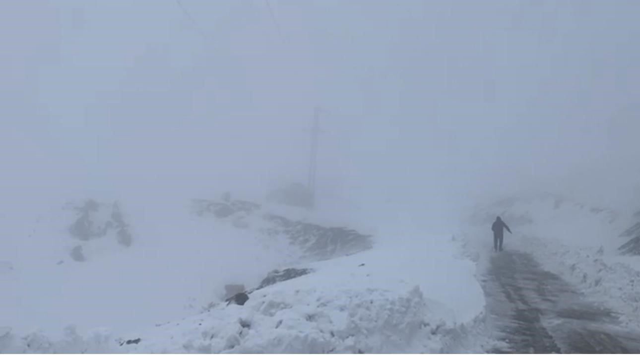 ŞIRNAK’TA YÜKSEK BÖLGELERDE KAR KALINLIĞI 20 SANTİ METREYİ GEÇTİ. KAPALI KÖY YOLLARI...