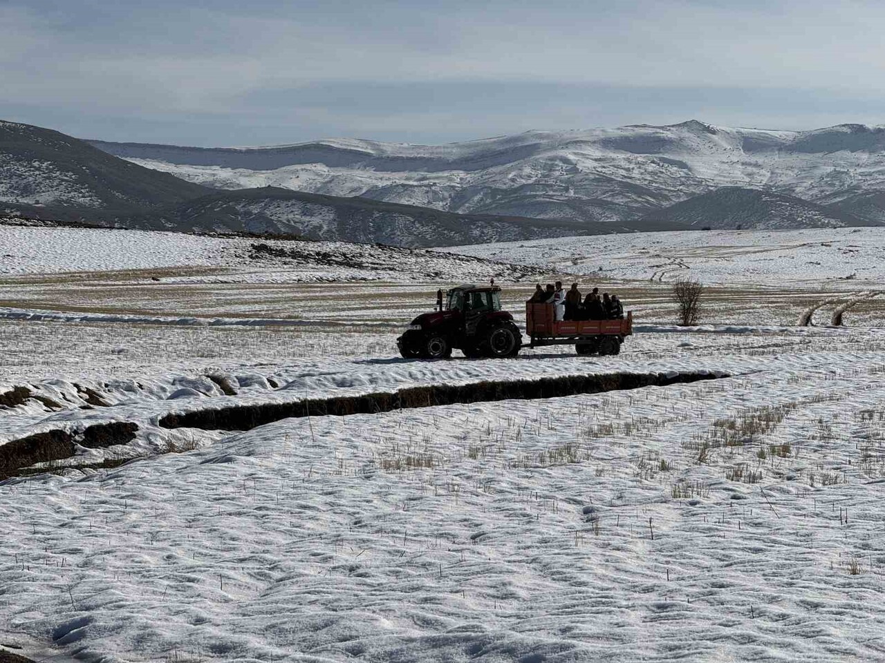 SİVAS'TA 9 GÜN ÖNCE KÖYÜNDEKİ EVİNE GİDERKEN YOĞUN KARDA YOLUNU KAYBETTİĞİ DÜŞÜNÜLEN MUSA UYGUN...