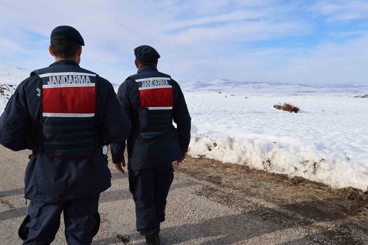 SİVAS'TA YAŞAYAN VE KÖYÜNDEKİ EVİNE GİDERKEN YOĞUN KARDA YOLUNU KAYBEDEREK KAYBOLDUĞU DÜŞÜNÜLEN 72...
