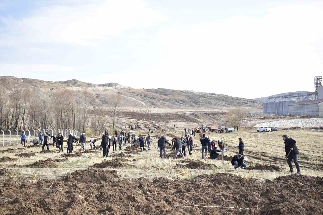 SİVAS ORGANİZE SANAYİ BÖLGESİ’NDE ÇEVREYE DUYARLI ÇALIŞMALAR HIZ KESMEDEN SÜRÜYOR. BÖLGE YÖNETİMİ...