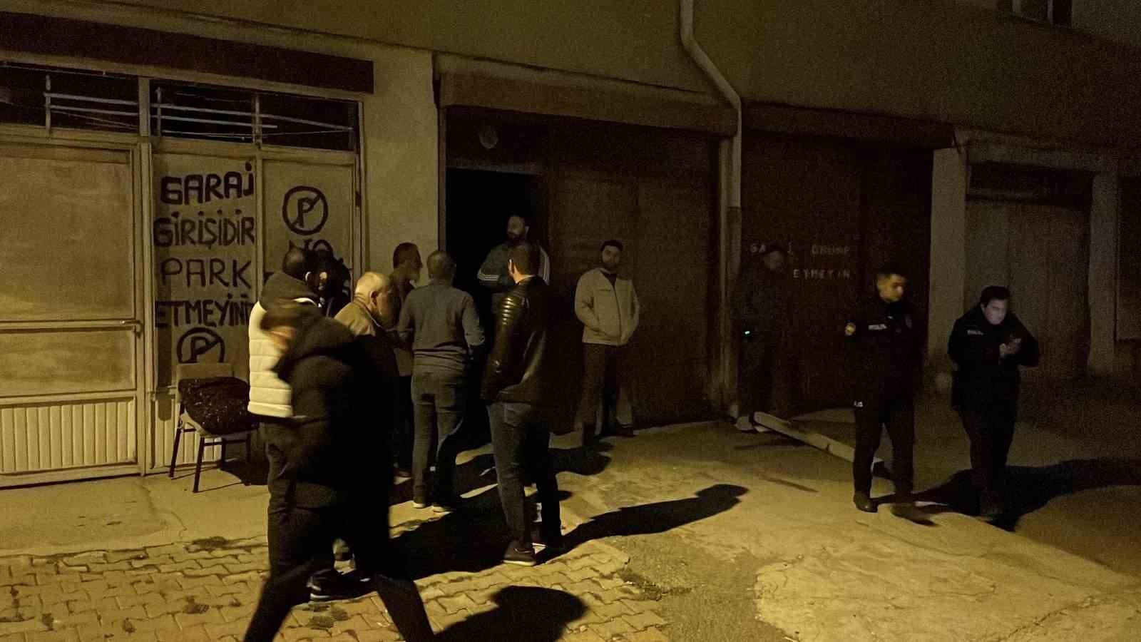 SİVAS’TA BİR KİŞİ APARTMANIN GARAJINDA OTOMOBİL İÇERİSİNDE ÖLÜ BULUNDU.