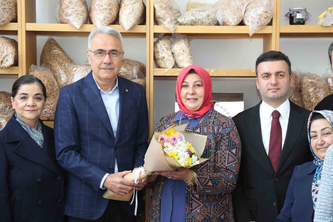 SİVAS TİCARET VE SANAYİ ODASI YÖNETİM KURULU BAŞKANI ZEKİ ÖZDEMİR, SİVAS VALİ YARDIMCISI İHSAN...