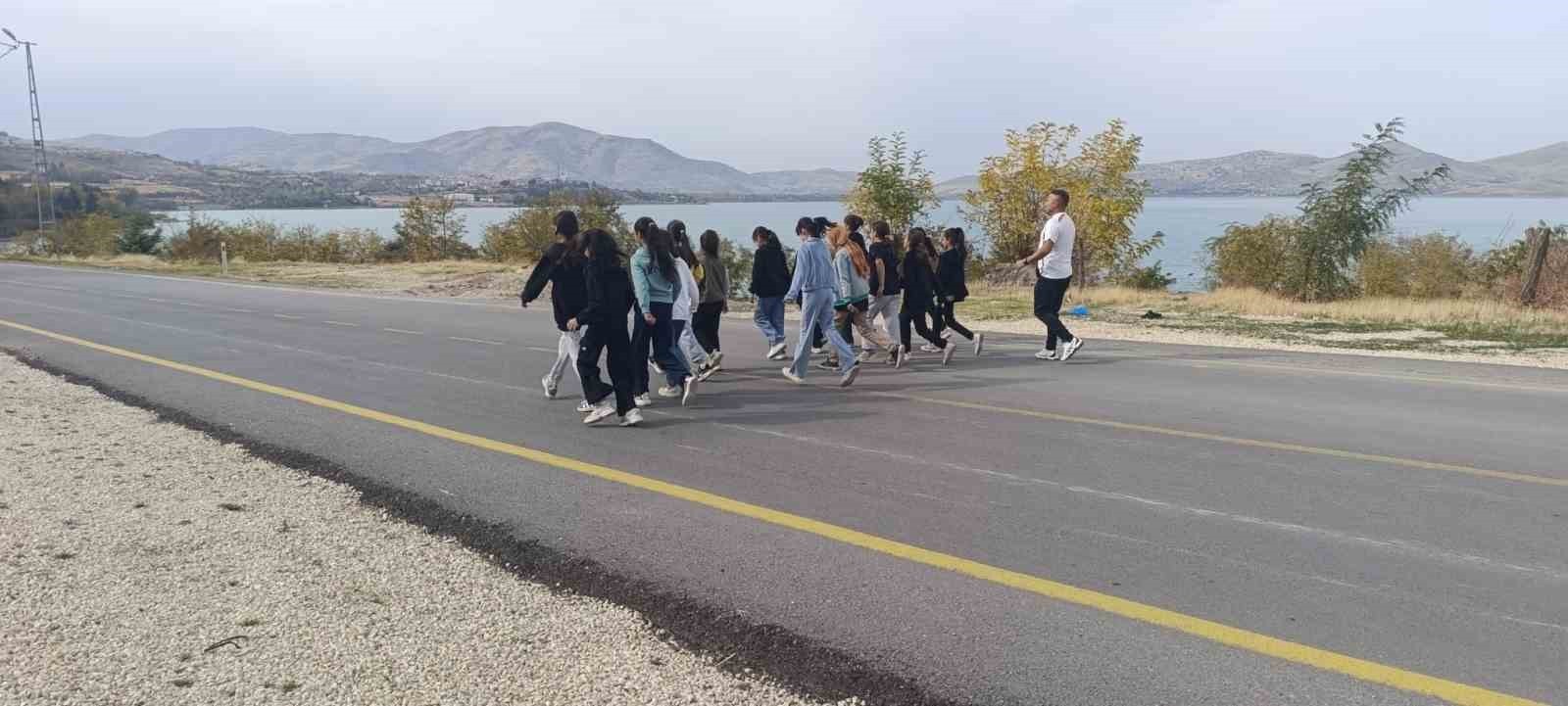 SİVRİCE’DE İLÇE MİLLİ EĞİTİM MÜDÜRLÜĞÜ TARAFINDAN DÜZENLENEN "ATATÜRK VE GENÇLİK KOŞUSU"...