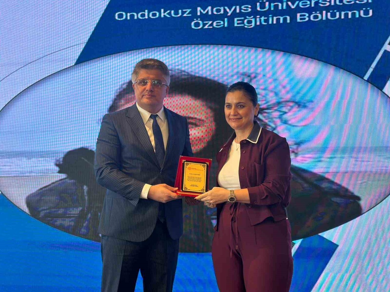 SOLDAKİ MİLLİ EĞİTİM MÜDÜRÜ MURAT AĞAR, SAĞDAKİ OMÜ EĞİTİM FAKÜLTESİ ÖZEL EĞİTİM BÖLÜMÜ ÖĞRETİM...