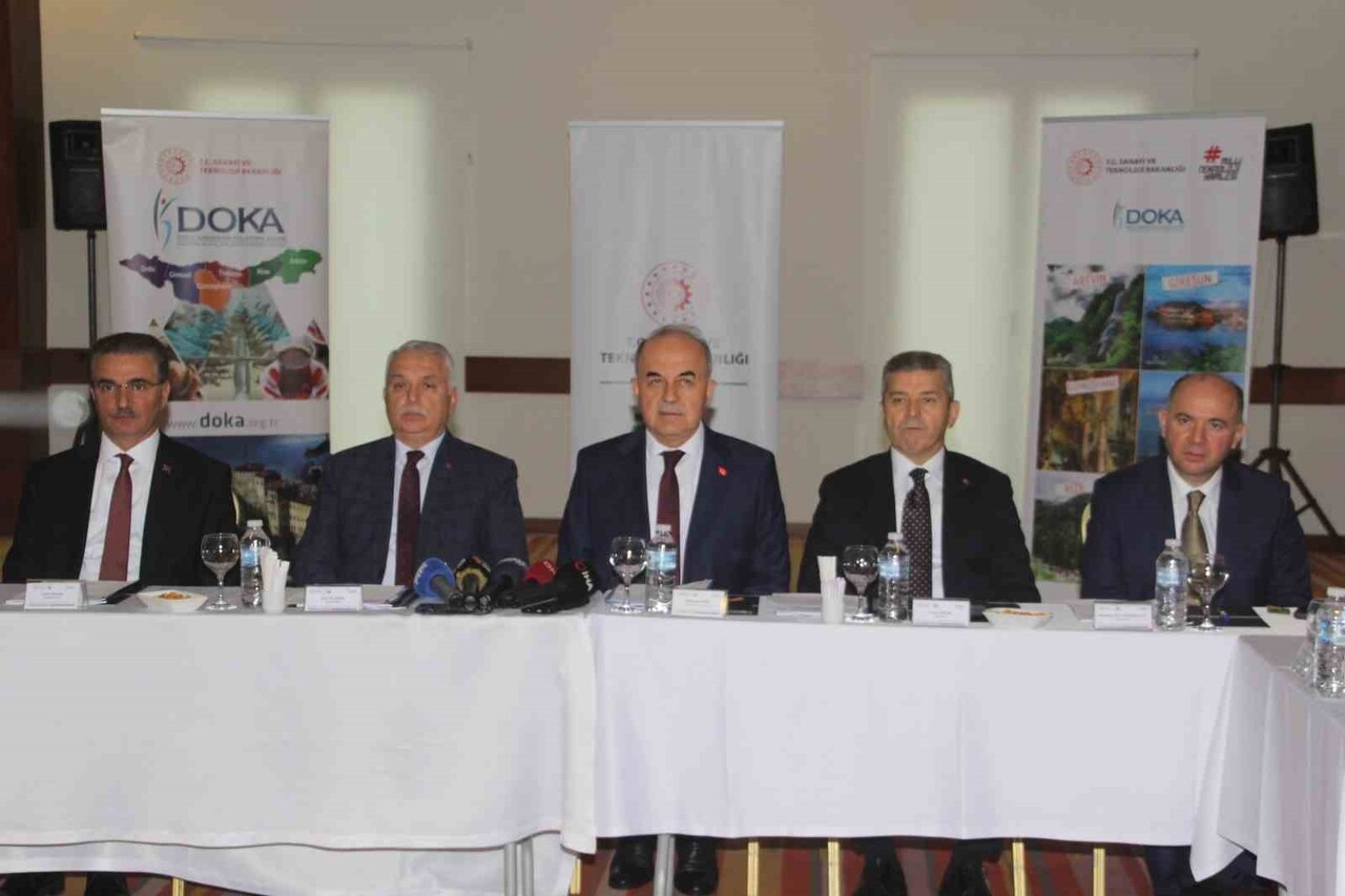 SOLDAN SAĞA GÜMÜŞHANE VALİSİ AYDIN BARUŞ, TRABZON VALİSİ AZİZ YILDIRIM, ORDU VALİSİ MUAMMER EROL...