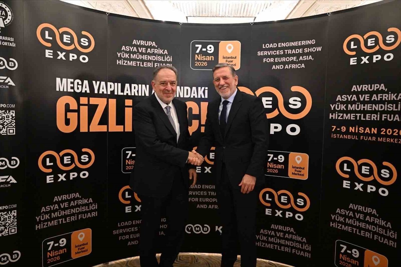 (SOLDAN SAĞA) YÜK MÜHENDİSLİĞİ BİRLİĞİ (YMB) BAŞKANI AHMET ALTUNKUM VE BURSA TİCARET VE SANAYİ...