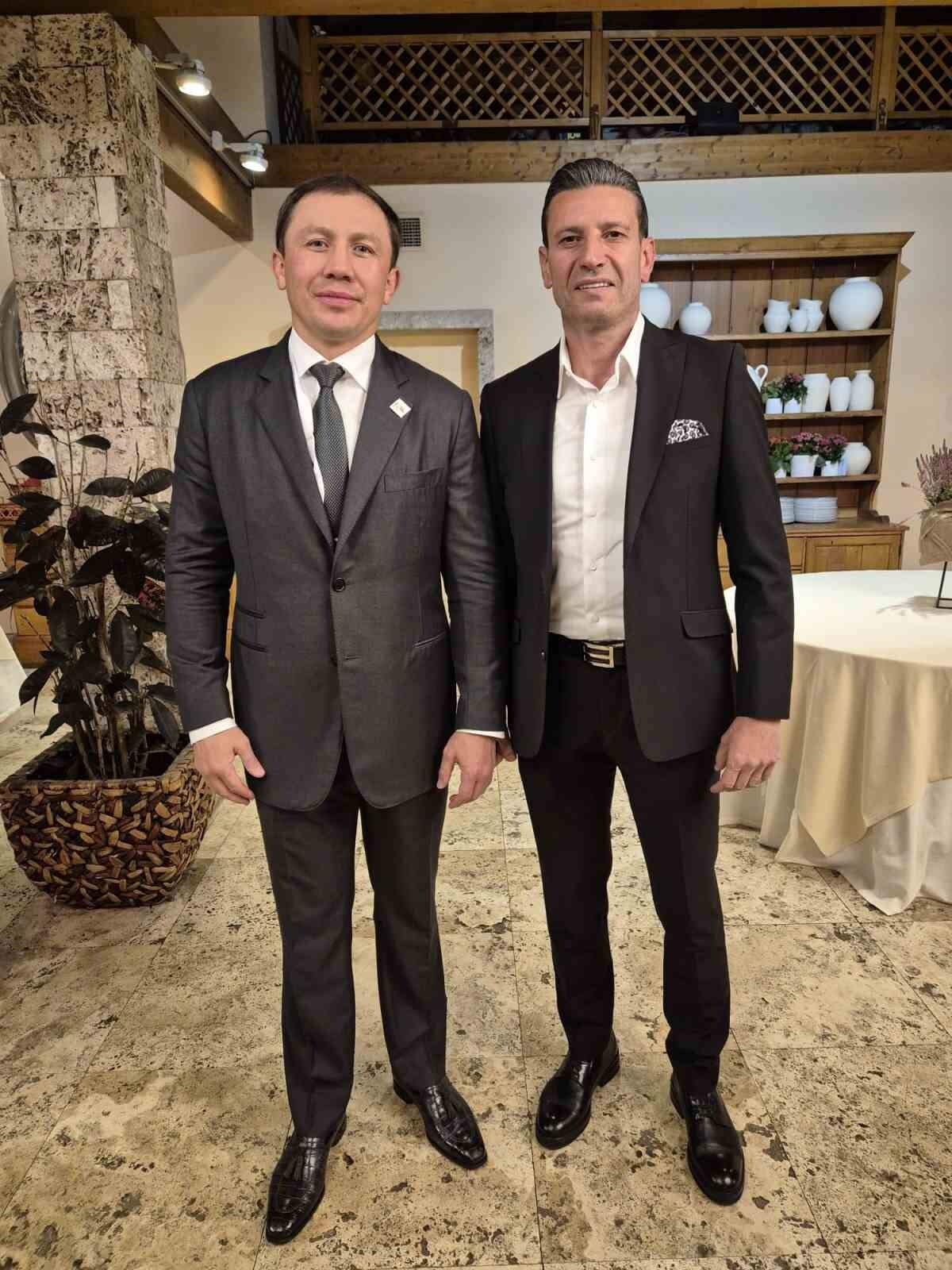 SUAT HEKİMOĞLU (SAĞDA) VE GENNADY GOLOVKİN (SOLDA)