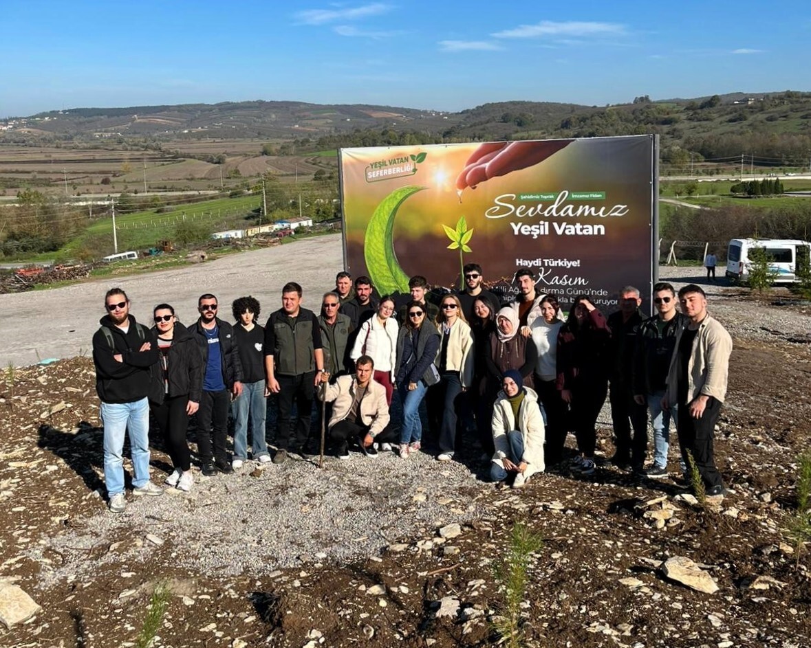 SUBÜ ÖĞRENCİLERİ, ‘YEŞİL VATAN SEFERBERLİĞİ’ ÇERÇEVESİNDE ZARAR GÖREN ORMANLIK ALANDA FİDAN DİKİMİ...