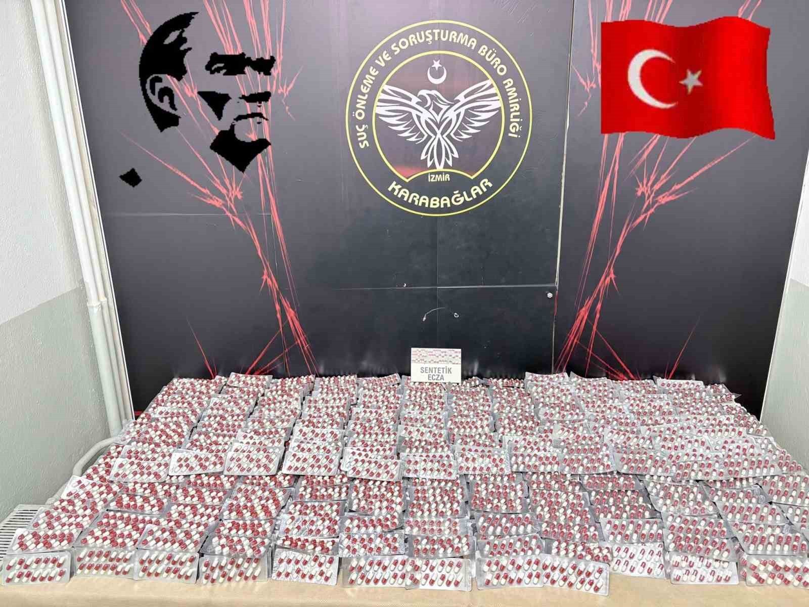 ŞÜPHELİLERİN KULLANDIĞI İKAMETTE 18 BİN 652 ADET SENTETİK UYUŞTURUCU MADDE ELE...