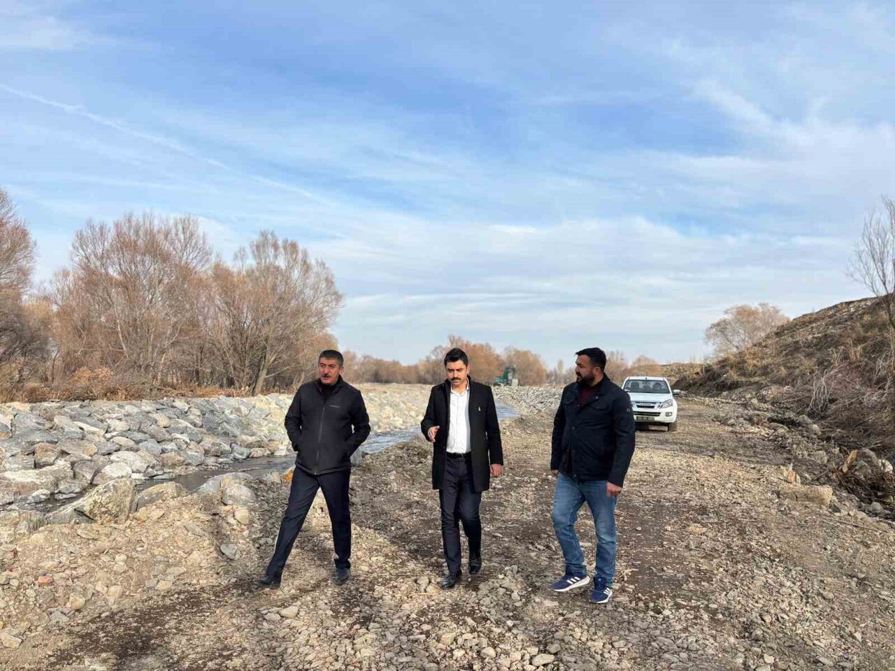 SUSUZ ÇAYI’NDA DERE ISLAHI VE TAŞKIN KORUMA ÇALIŞMALARI SÜRÜYOR(KARS-İHA)