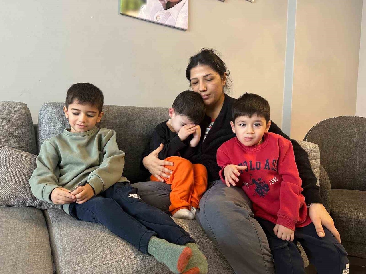 SUUDİ ARABİSTAN'IN CİDDE KENTİNDE GEÇİRDİĞİ KALP KRİZİ SONUCU VEFAT EDEN BURSALI İŞADAMININ EŞLERİ...