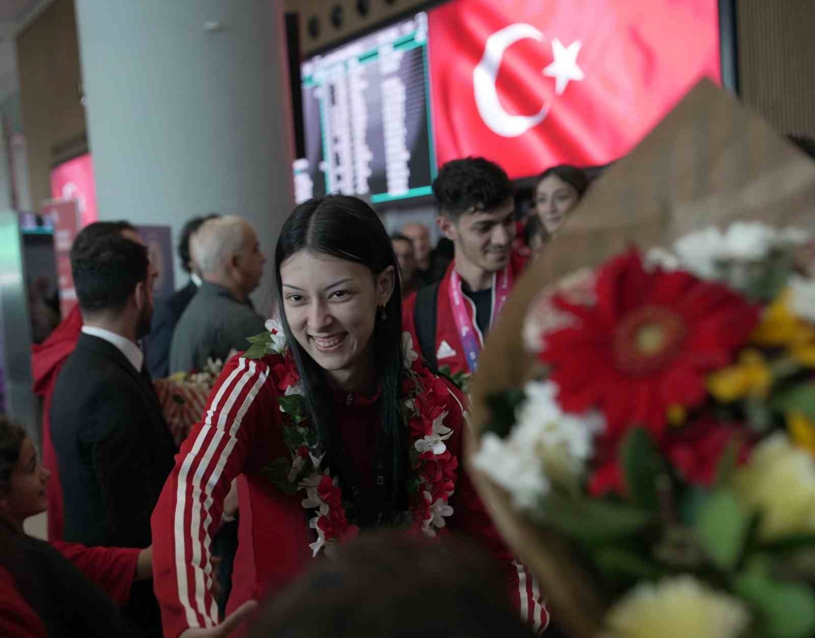 TAEKWONDO MİLLİ TAKIMI, TÜRKİYE’YE DÖNDÜ.