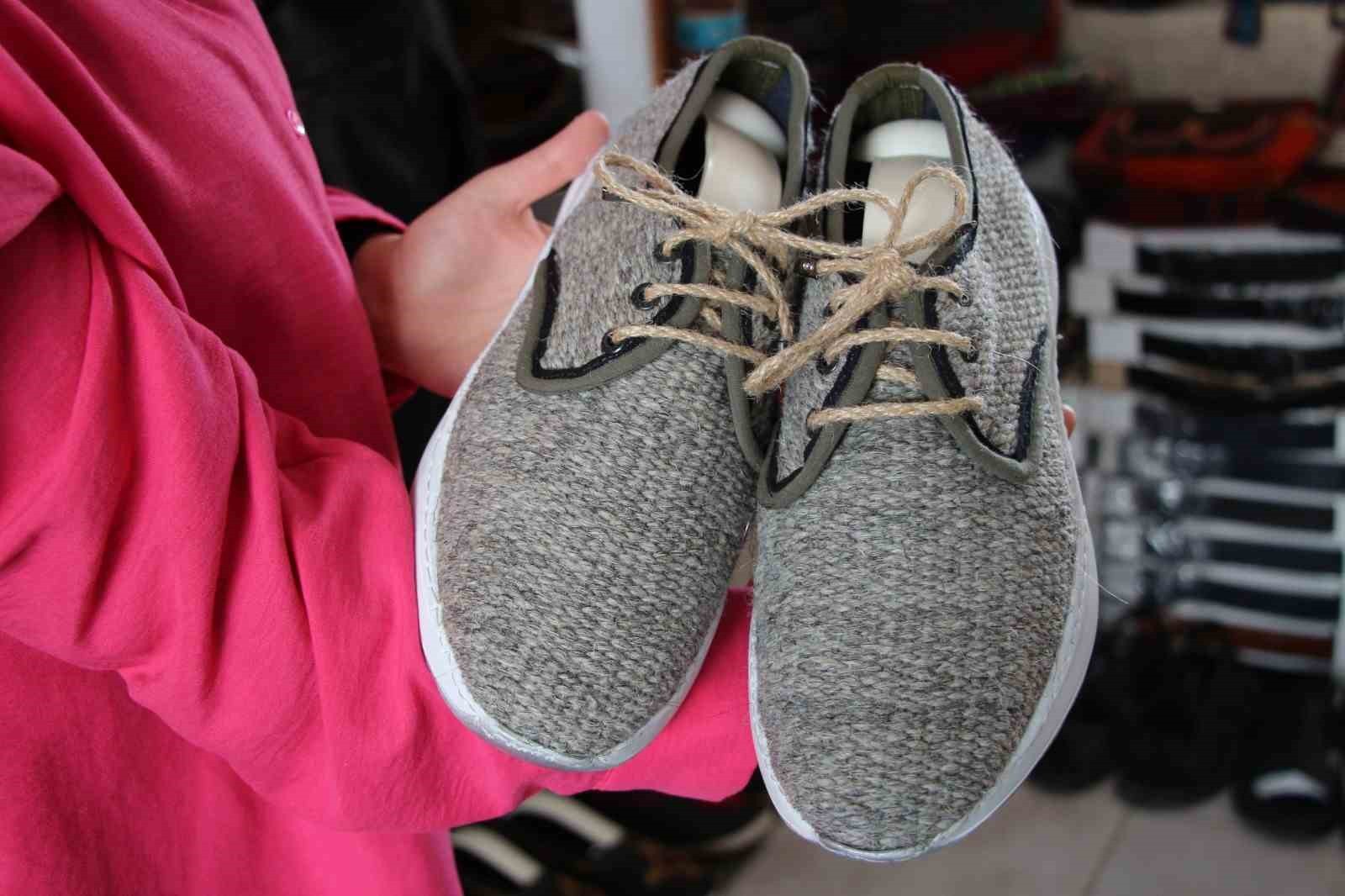 TARİHİ ASIRLAR ÖNCESİNE DAYANAN VE UNUTULMAYA YÜZ TUTAN VAN'IN YÖRESEL KEÇİ KILINDAN ÜRETİLEN...