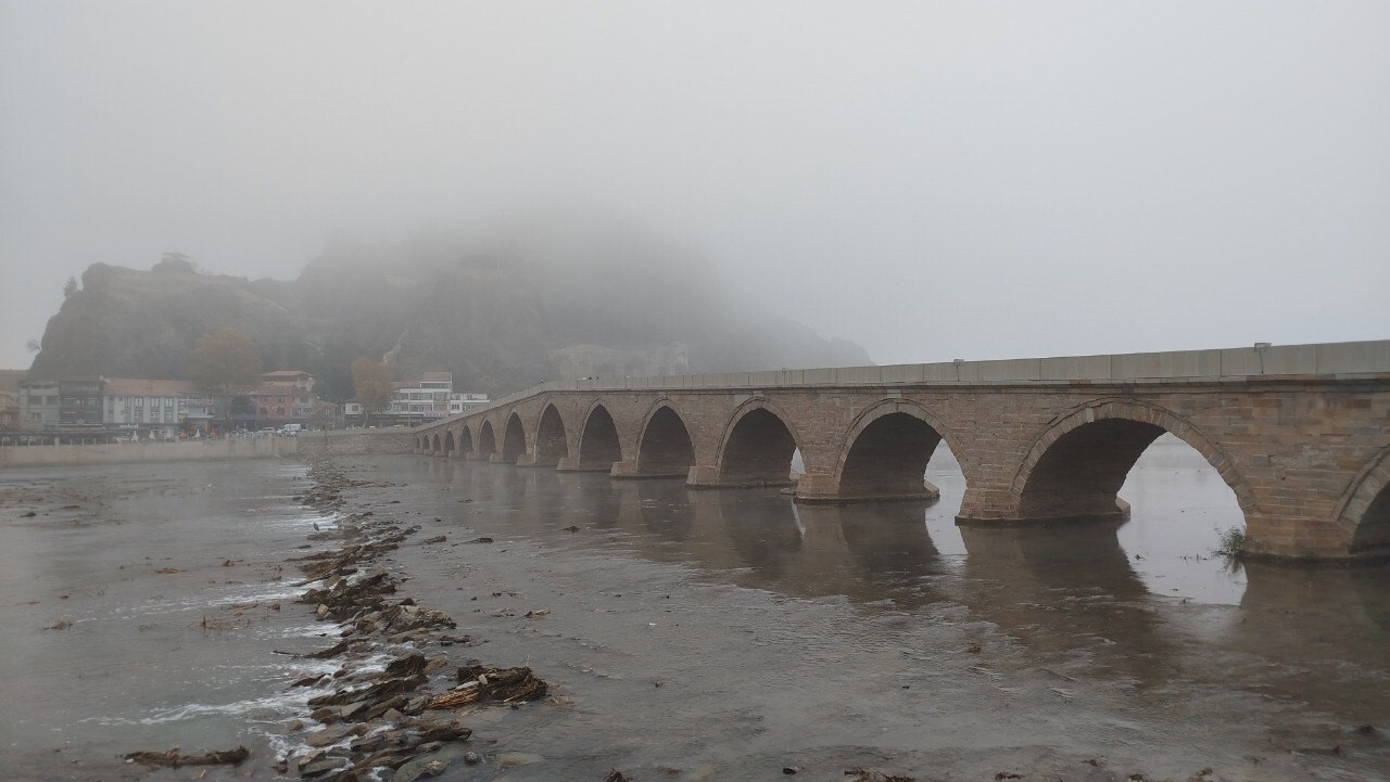 TARİHİ OSMANCIK KÖPRÜSÜNDEN GÖRÜNTÜ