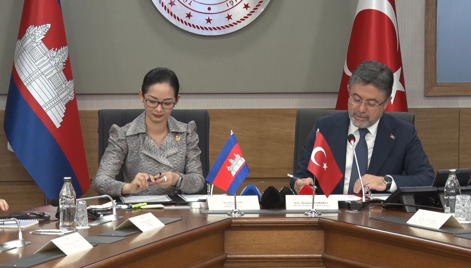 TARIM VE ORMAN BAKANI İBRAHİM YUMAKLI VE KAMBOÇYA TİCARET BAKANI CHAM NİMUL PROTOKOLE İMZA...