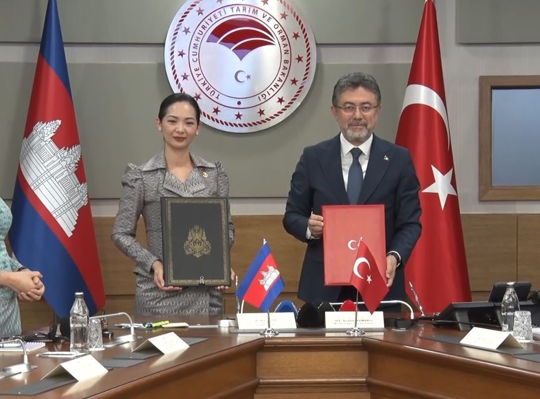 TARIM VE ORMAN BAKANI İBRAHİM YUMAKLI VE KAMBOÇYA TİCARET BAKANI CHAM NİMUL PROTOKOLE İMZA...