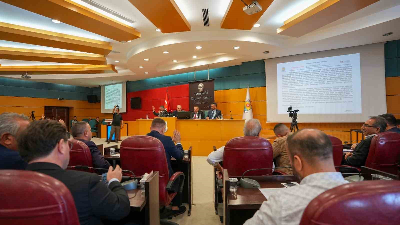 TARSUS BELEDİYESİNİN KASIM AYI OLAĞAN MECLİS TOPLANTISI, BELEDİYE BAŞKAN VEKİLİ MUZAFFER SADIK...