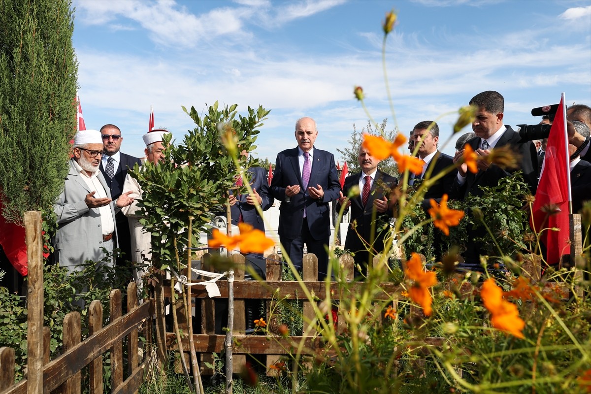 TBMM Başkanı Numan Kurtulmuş, Adıyaman'da, Deprem Şehitleri Mezarlığı'nı ziyaret ederek, 6 Şubat...