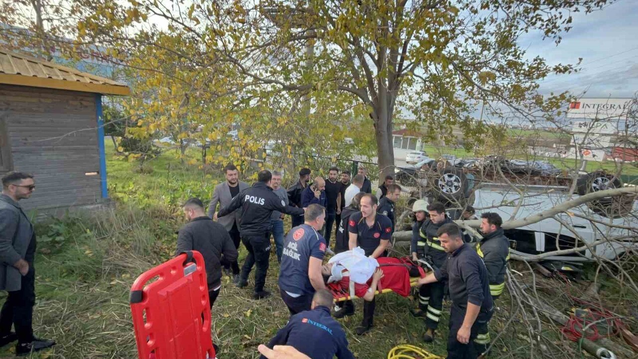 TEKİRDAĞ'DA FECİ KAZA: KARI KOCA TAKLA ATAN ARAÇTAN SAĞ SALİM ÇIKARILDI