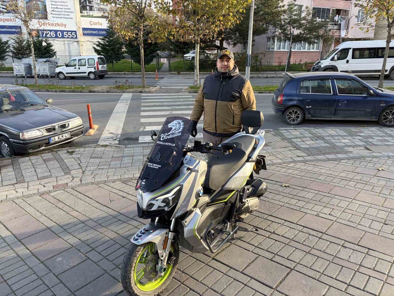 TEKİRDAĞ'IN ÇERKEZKÖY İLÇESİNDE YAYA GEÇİDİNDE YAŞANAN YOL VERME VİDEOSUYLA VİRAL OLAN MOTOSİKLET...