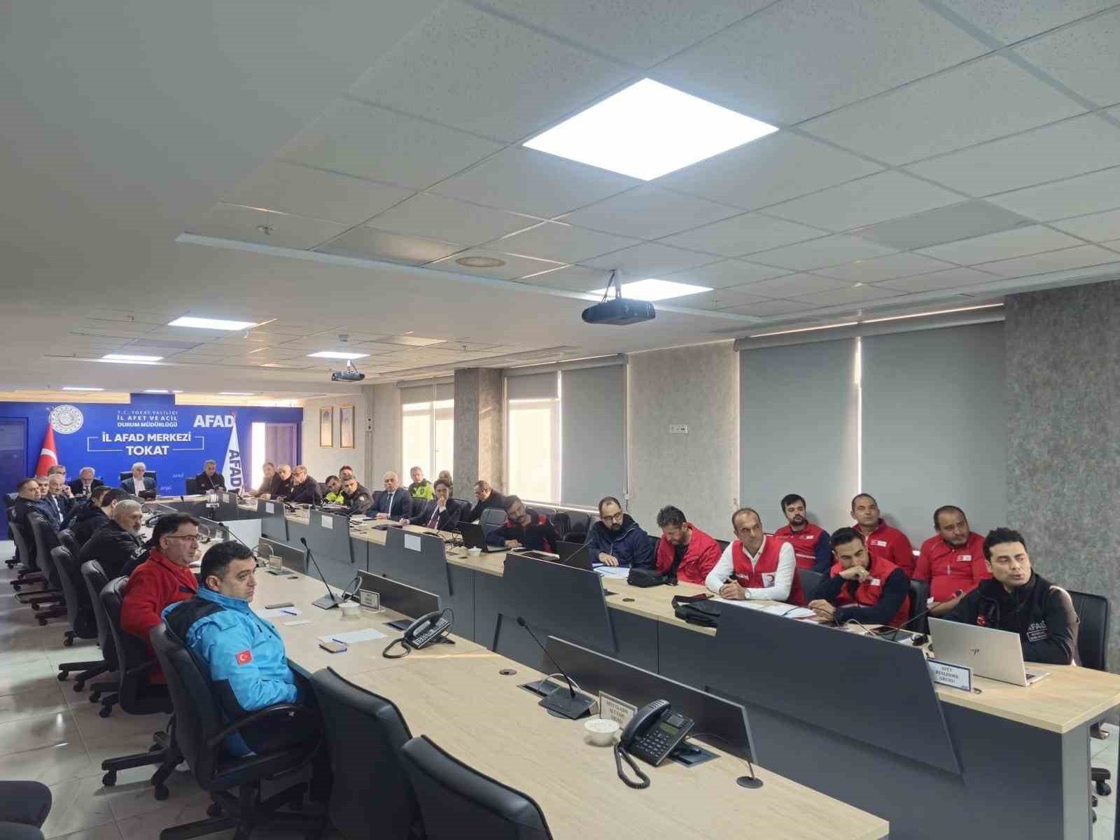 TOKAT (İHA) - TOKAT’TA 245 PERSONELİN KATILIMIYLA GERÇEKLEŞTİRİLEN İL DÜZEYİNDEKİ DEPREM...