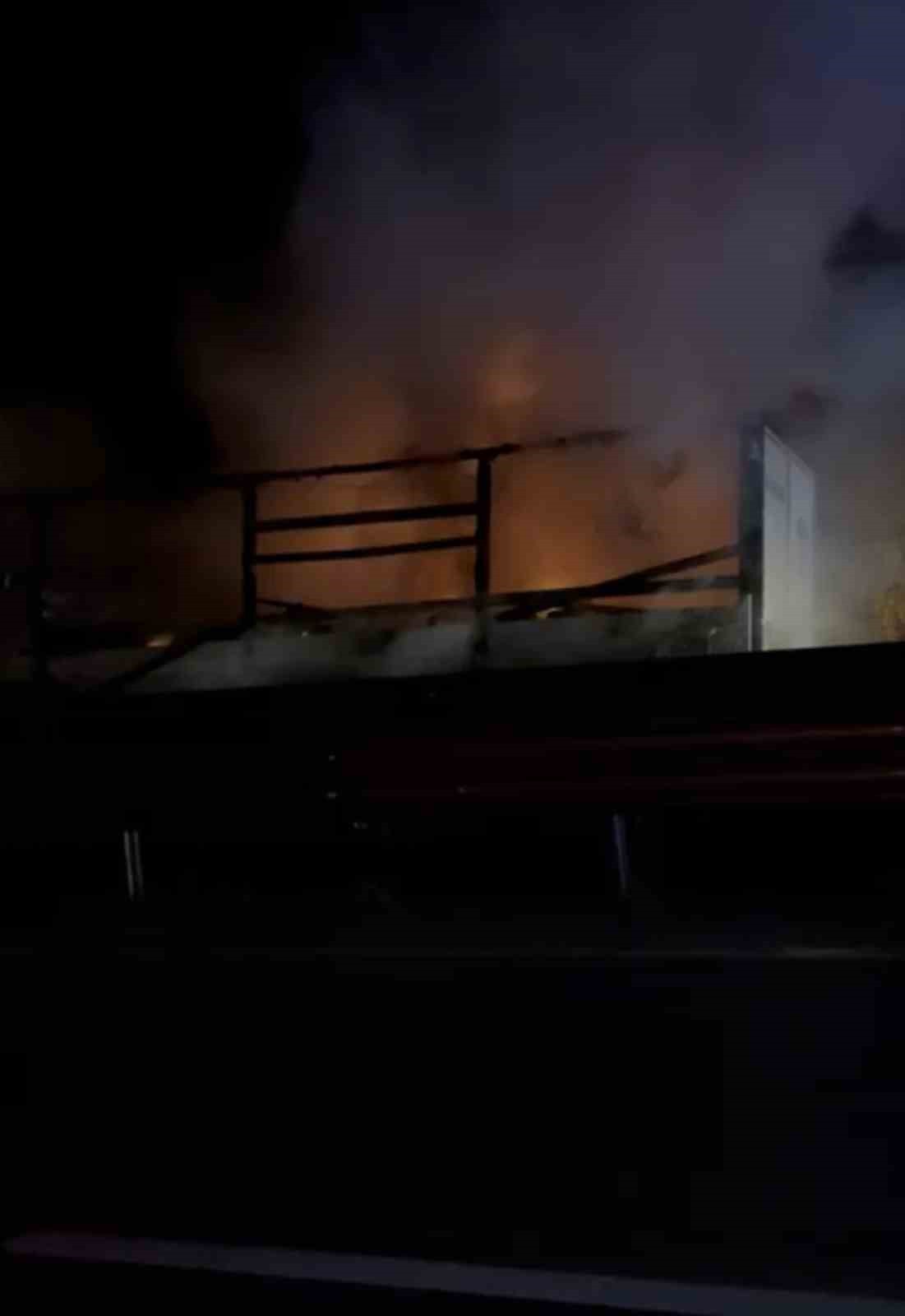 TOKAT’IN ERBAA İLÇESİNDEN NİKSAR İSTİKAMETİNE SEYİR HALİNDE İLERLEYEN İRAN PLAKALI BİR TIRDA ÇIKAN...