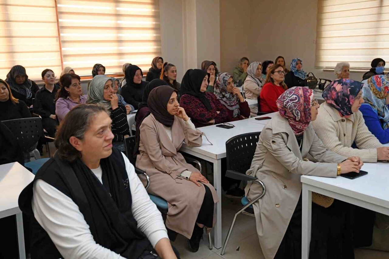 TOPLUMSAL FARKINDALIĞI ARTIRMAYI HEDEFLEYEN OSMANGAZİ BELEDİYESİ, 25 KASIM KADINA YÖNELİK ŞİDDETE...