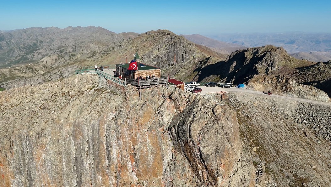 TRABZON-BAYBURT SINIRINDA, 3 BİN 100 RAKIMDA BULUNAN KIRKLAR DAĞI MESCİDİ, BU AKŞAM ÇIKAN YANGINDA...