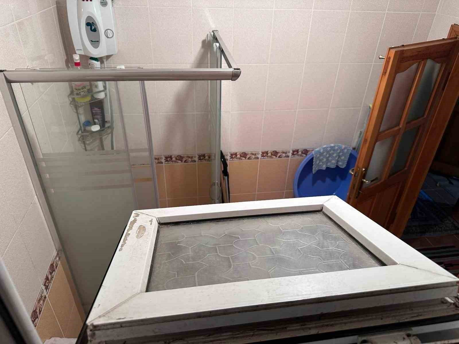 TRABZON’UN BEŞİKDÜZÜ İLÇESİNDE GECE SAATLERİNDE BİR EVE GİREN MASKELİ KİŞİ, 70 YAŞINDAKİ KADINI...