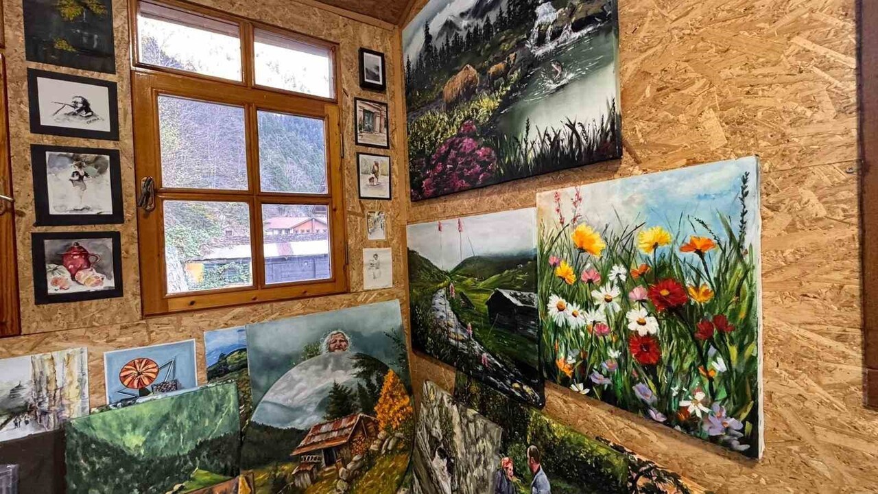 TRABZONLU GENÇ RESSAM HAVVA AKYÜZ, YAYLA KÜLTÜRÜNÜ VE ÇOCUKLUĞUNUN GEÇTİĞİ ÇAYKARA İLÇESİNİN...