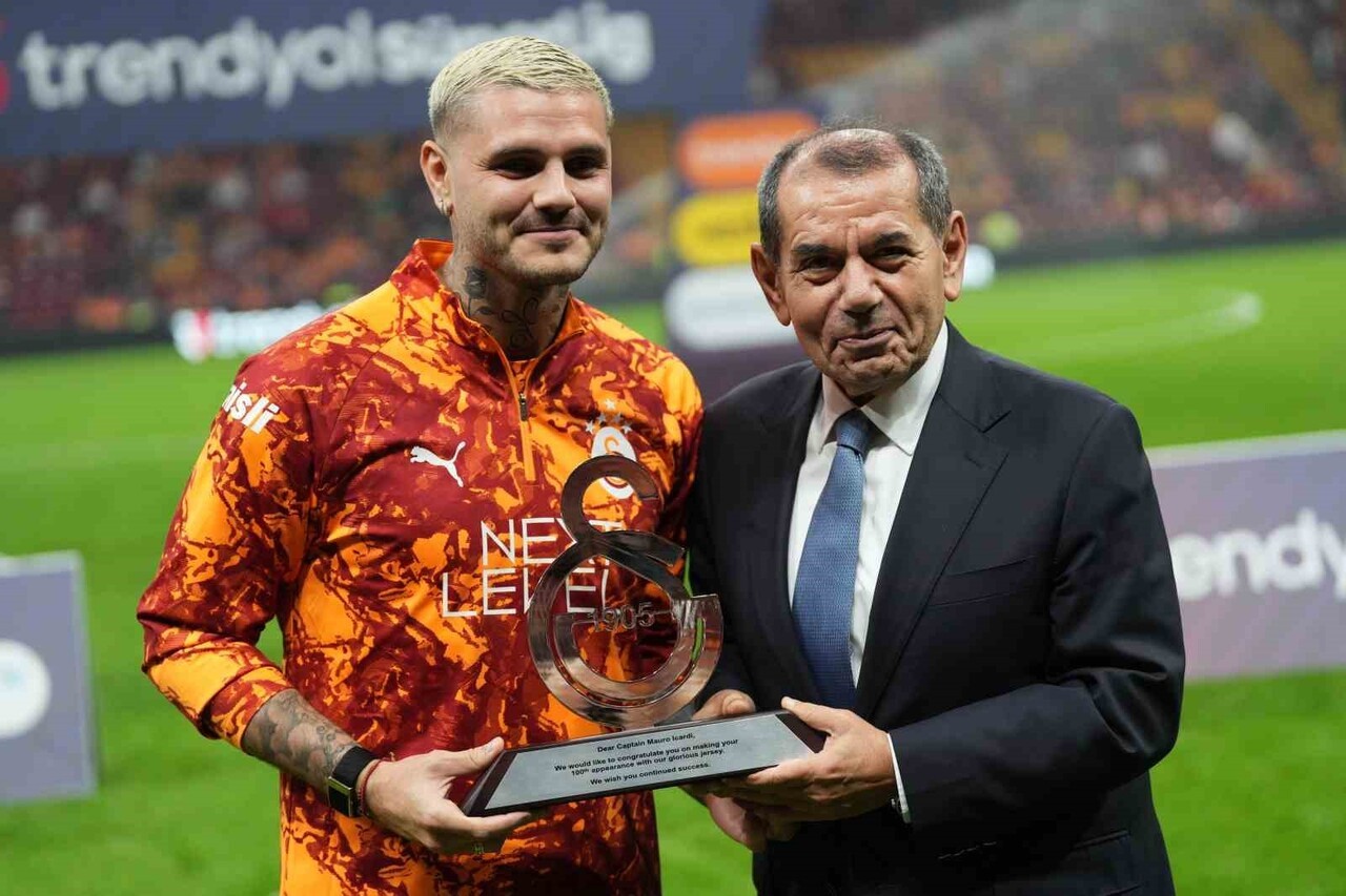 TRABZONSPOR MAÇIYLA GALATASARAY'DA 100. RESMİ MAÇINA ÇIKAN ARJANTİNLİ FUTBOLCU MAURO ICARDİ'YE...