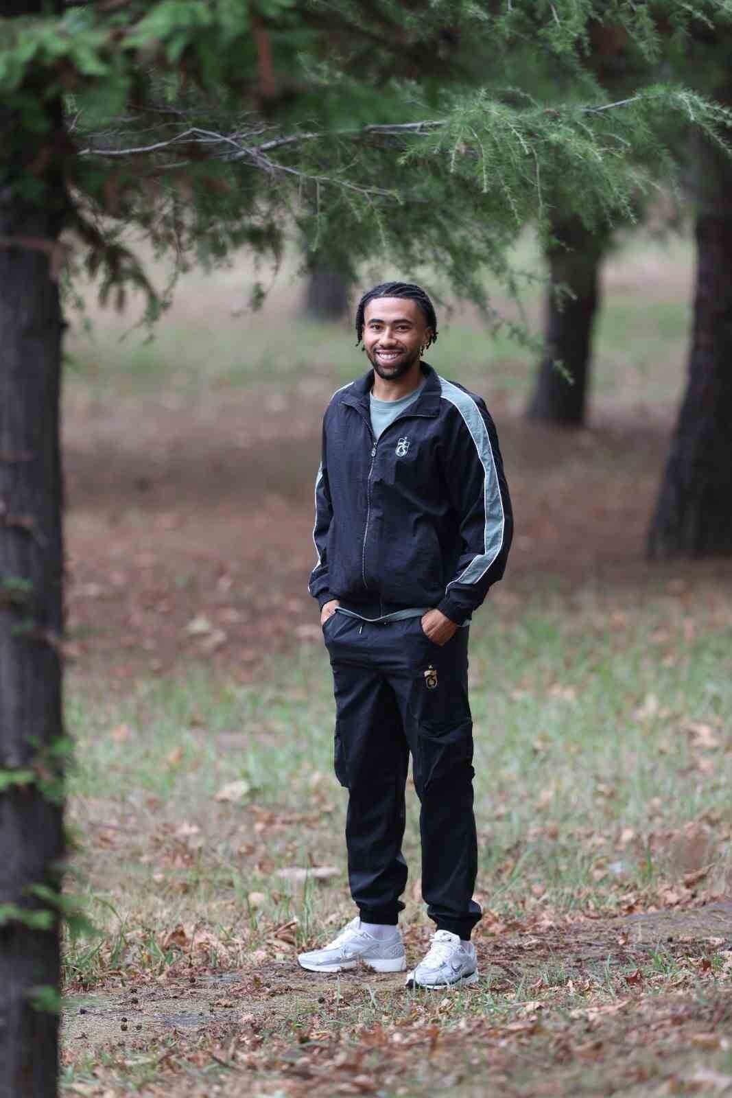 TRABZONSPOR’UN FRANSIZ ORTA SAHA OYUNCUSU TİM JABOL FOLCARELLİ, HAYATINI FUTBOLA ADADIĞINI...