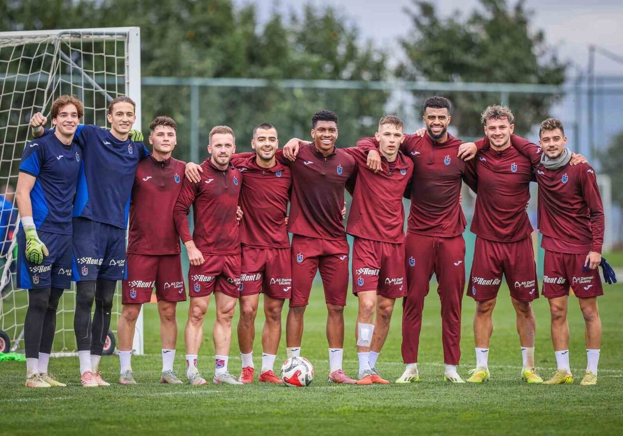 TRABZONSPOR’UN KAPTANI EDİN VİSCA, BU SEZON SAHADA FAZLA SÜRE ALAMASA DA SOYUNMA ODASINDAKİ...