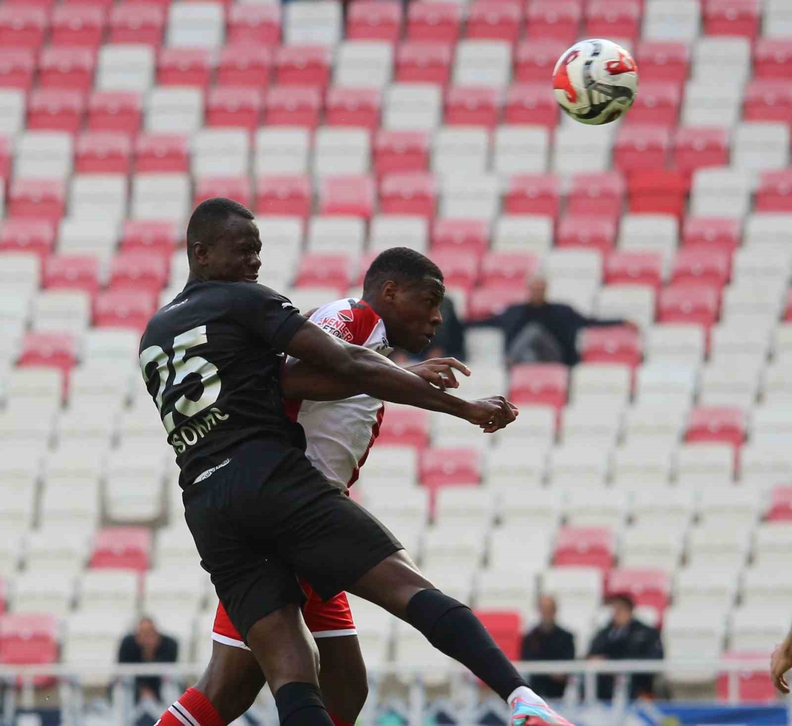 TRENDYOL 1. LİG'İN 11. HAFTASINDA ÖZBELSAN SİVASSPOR, EVİNDE MANİSA FK İLE KARŞILAŞTI. 10 KİŞİ...