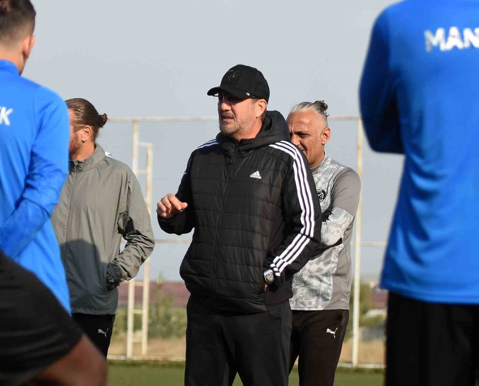 TRENDYOL 1. LİG EKİPLERİNDEN MANİSA FUTBOL KULÜBÜ, TEKNİK DİREKTÖR TANER TAŞKIN İLE YOLLARINI...