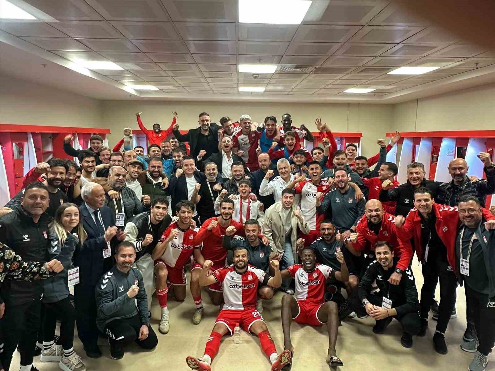 TRENDYOL 1. LİG’İN 13. HAFTASINDA ÖZBELSAN SİVASSPORLU FUTBOLCULAR, MANİSA FK GALİBİYETİNİN...