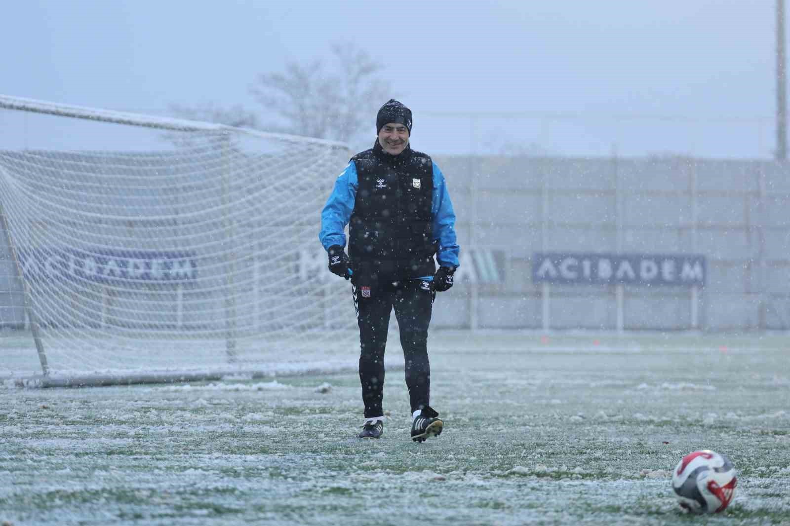 TRENDYOL 1. LİG’İN 14. HAFTASINDA DEPLASMANDA ESENLER EROKSPOR İLE KARŞILAŞACAK OLAN ÖZBELSAN...