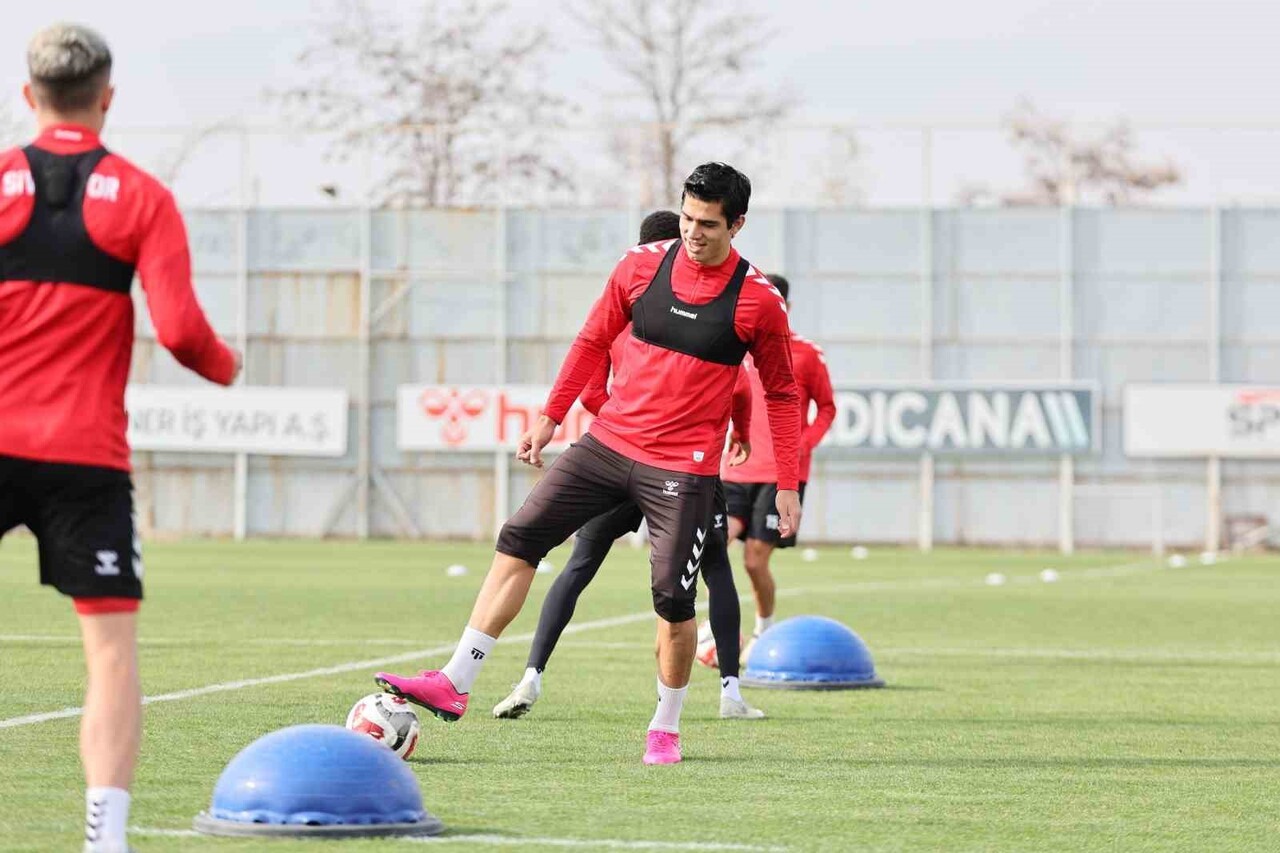 TRENDYOL 1. LİG’İN 14. HAFTASINDA DEPLASMANDA ESENLER EROKSPOR İLE KARŞILAŞACAK OLAN ÖZBELSAN...