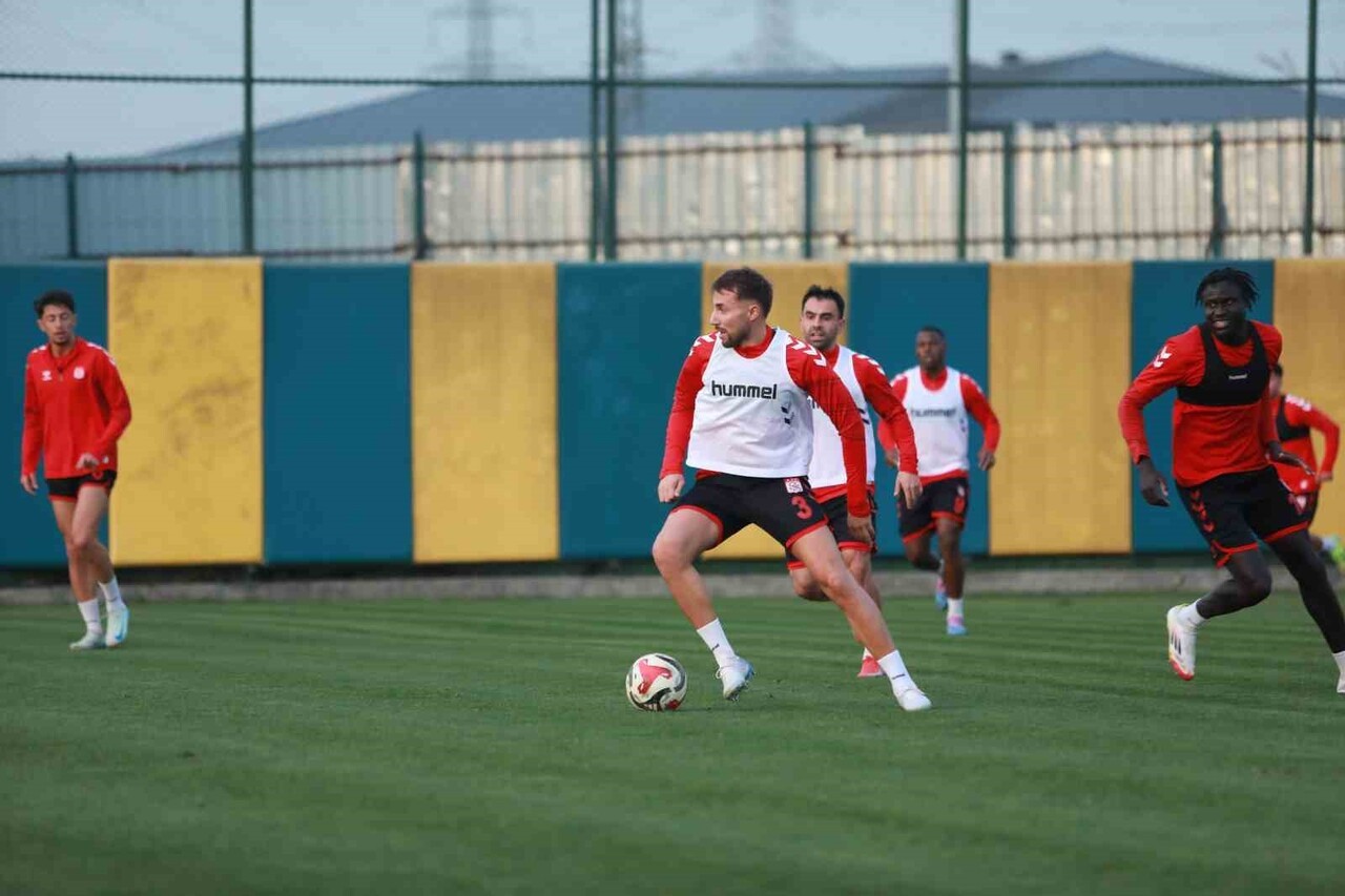 TRENDYOL 1. LİG’İN 14. HAFTASINDA DEPLASMANDA ESENLER EROKSPOR İLE KARŞILAŞACAK OLAN ÖZBELSAN...