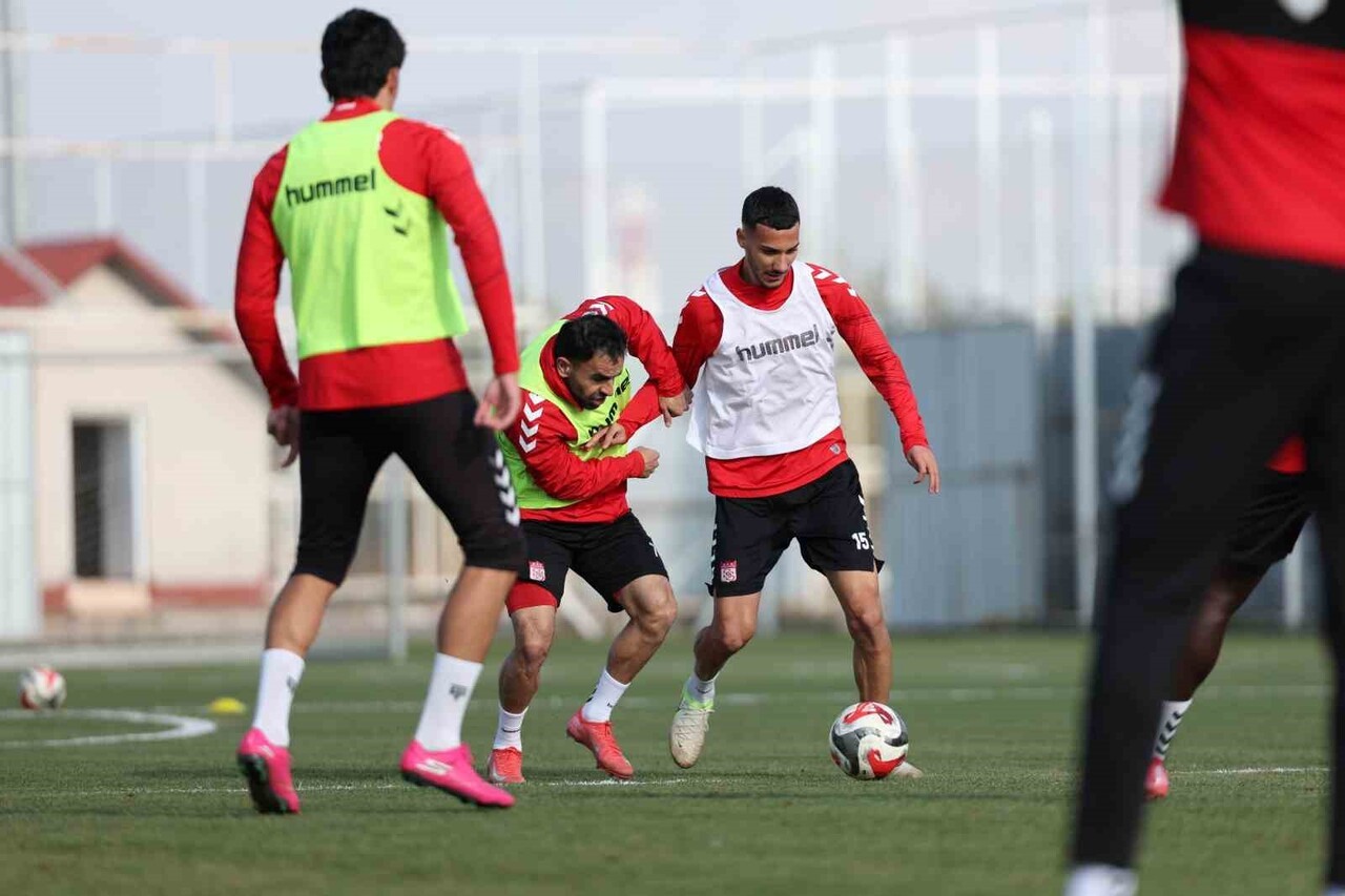 TRENDYOL 1. LİG’İN 15. HAFTASINDA SAHASINDA BOLUSPOR’U KONUK EDECEK OLAN ÖZBELSAN SİVASSPOR...