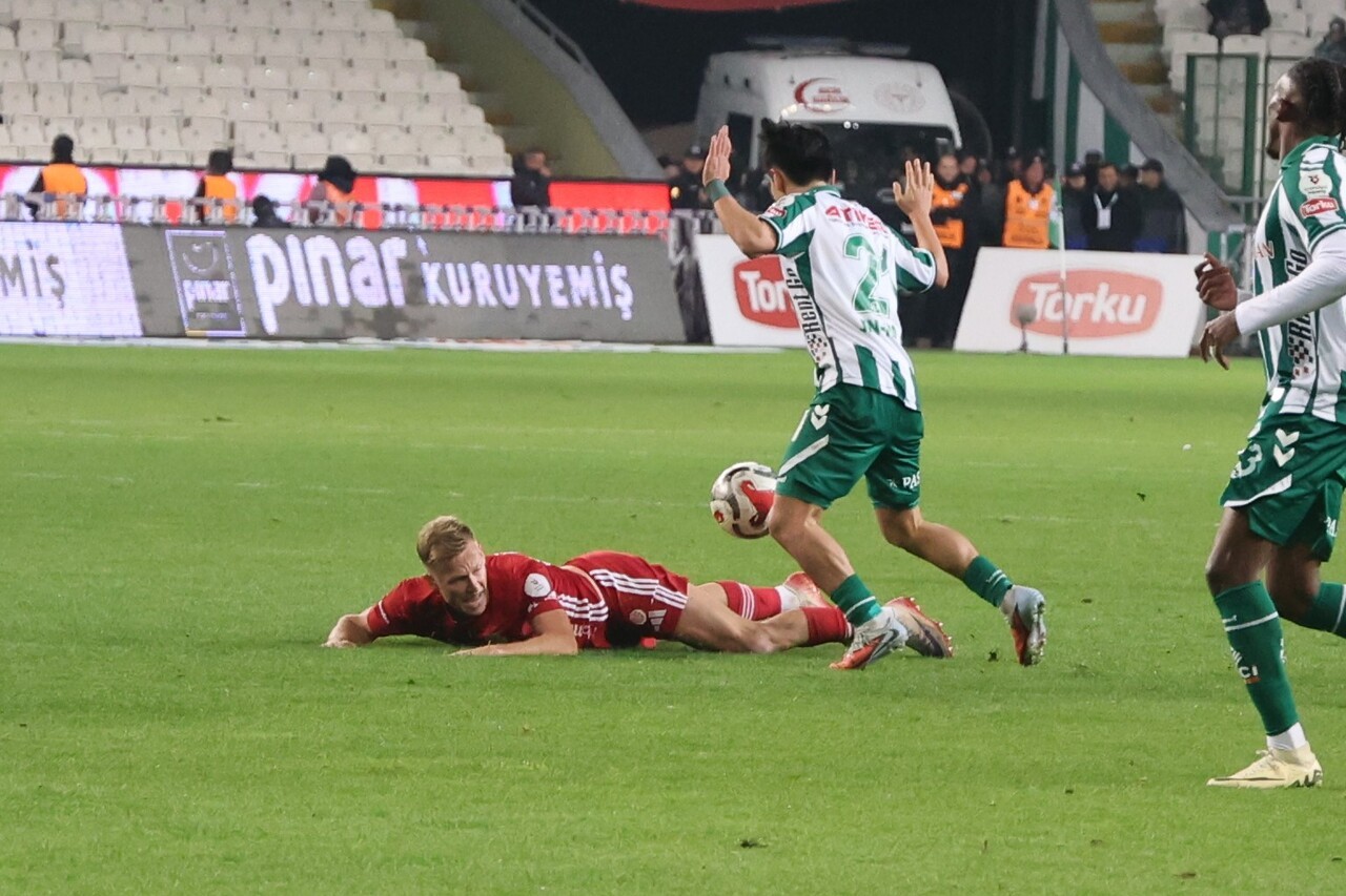 TRENDYOL SÜPER LİG'İN 13. HAFTASINDA KONYASPOR, SAHASINDA KARŞILAŞTIĞI ANTALYASPOR’LA 0-0 BERABERE...
