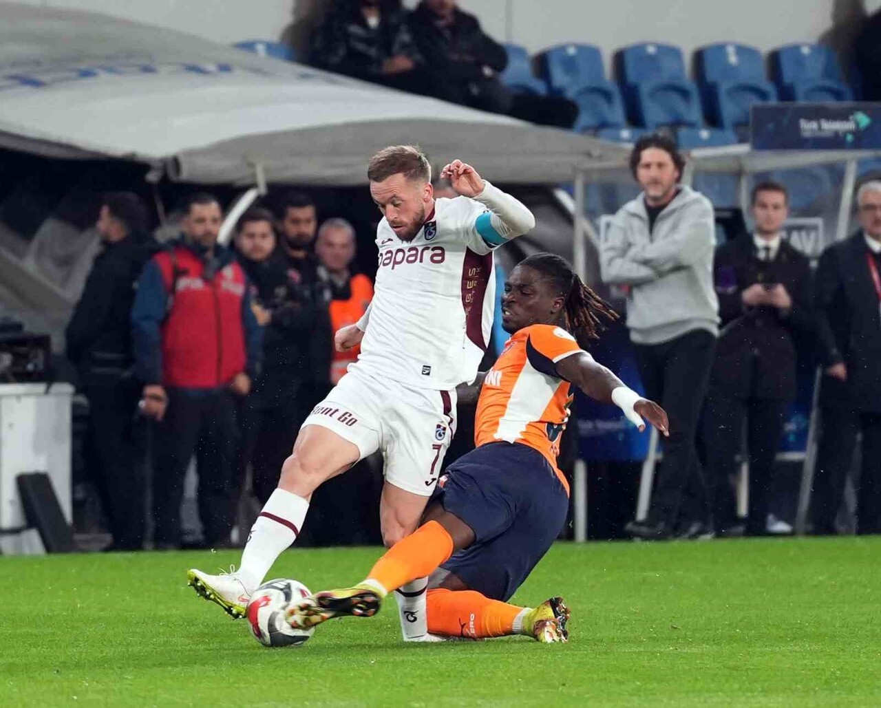 TRENDYOL SÜPER LİG'İN 13. HAFTASINDA RAMS BAŞAKŞEHİR, TRABZONSPOR'U KONUK EDİYOR. MÜCADELENİN 15...